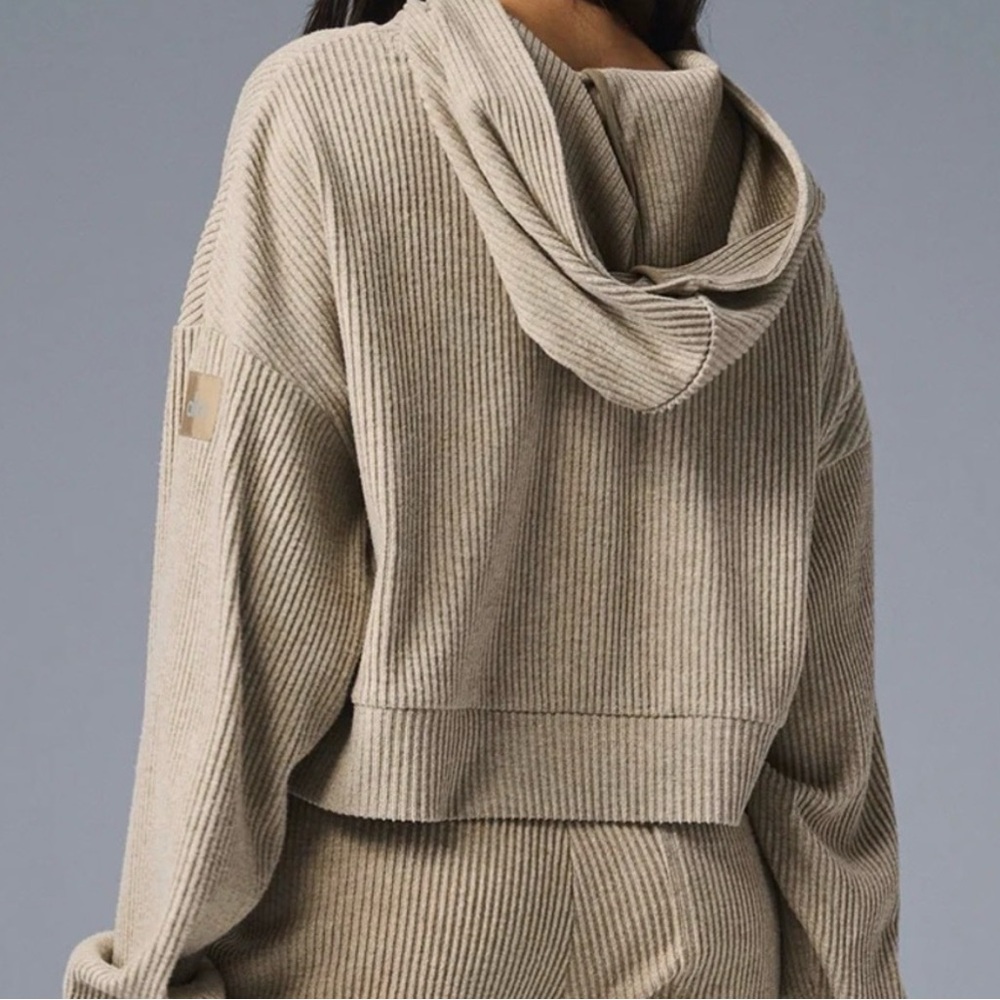 ALO Yoga Tan Ribbed Women Sweater and Sweatpants - Picture 2 of 9